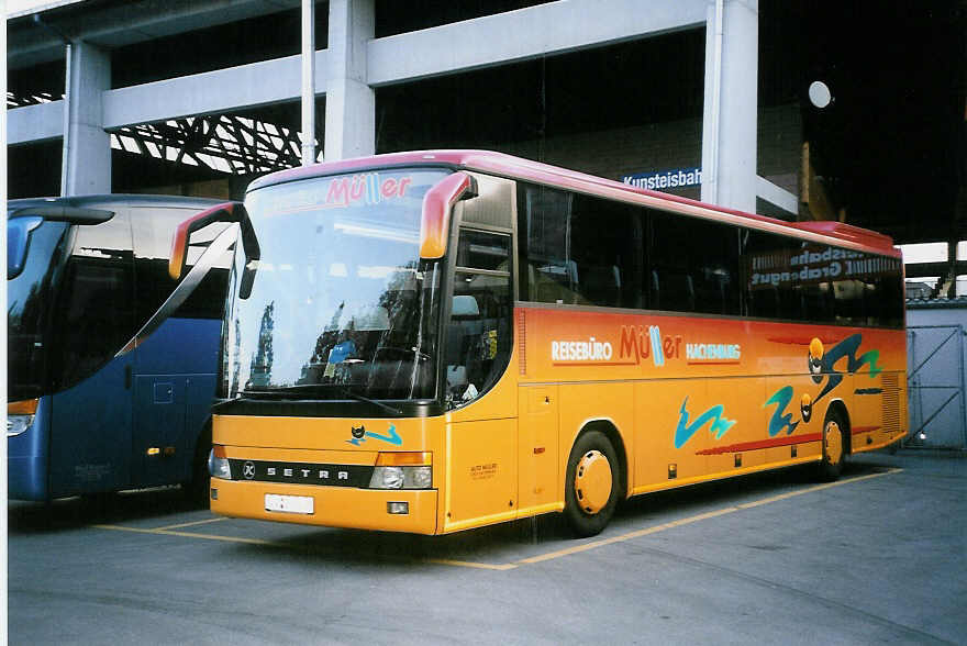 (053'535) - Aus Deutschland: M�ller, Hachenburg - WW-DM 197 - Setra am 31. Mai 2002 in Thun, Grabengut