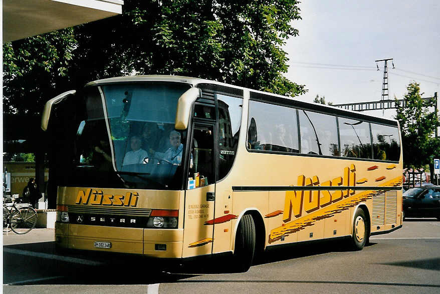 (053'713) - N�ssli, Agasul - ZH 102'348 - Setra am 15. Juni 2002 beim Bahnhof Frauenfeld