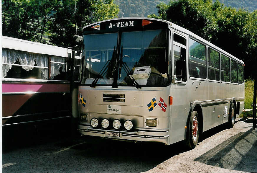 (053'929) - Steinauer, Willerzell - SZ 72'077 - Saurer/R&J (ex Albin, F�llanden; ex SBB Bern; ex Sol�r&Fontana, Ilanz; ex P 24'359) am 22. Juni 2002 in Aigle, Saurertreffen