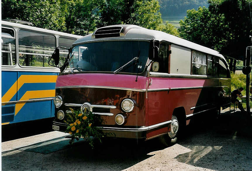 (053'930) - Schaufelberger, Pf�ffikon - ZH 213'245 - Saurer/Saurer (ex YSC Yverdon) am 22. Juni 2002 in Aigle, Saurertreffen