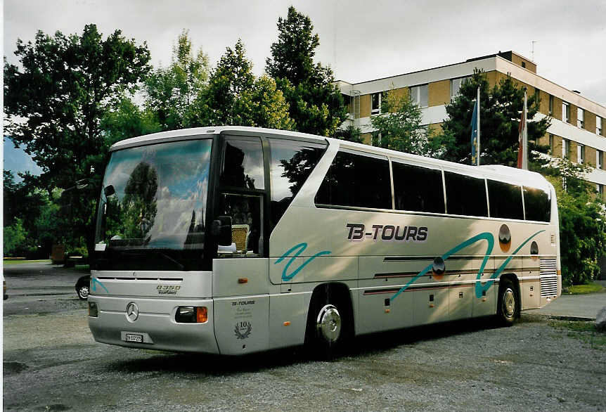 (054'215) - Blatter, Z�rich - ZH 337'275 - Mercedes am 28. Juni 2002 in Thun, Lachenwiese