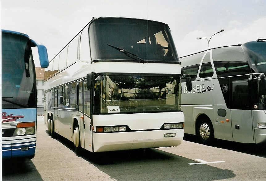 (054'421) - R�bsamen, Seuzach - ZH 75'371 - Neoplan am 15. Juli 2002 in Biel, Terminal B