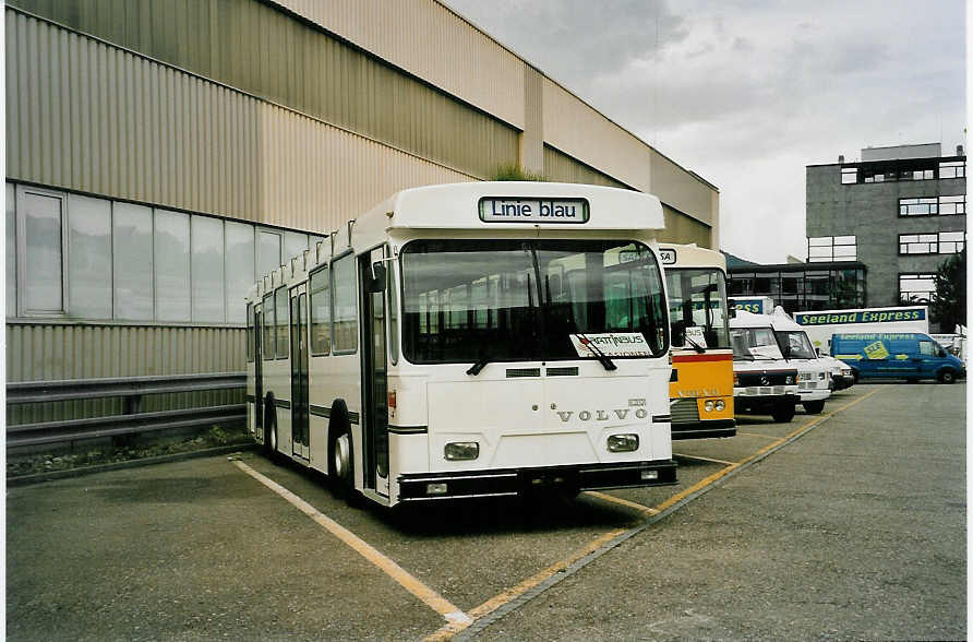 (054'433) - PostAuto Graub�nden - Volvo/Hess (ex SBC Chur Nr. 1; ex Roth, Chur Nr. 13) am 15. Juli 2002 in Biel, Rattinbus