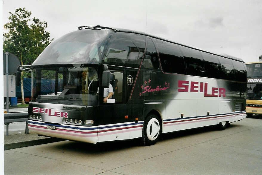 (054'934) - Aus der Schweiz: Seiler, Frauenfeld - TG 1038 - Neoplan am 25. Juli 2002 in L�rrach, Grenze