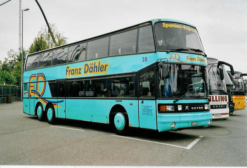 (055'001) - Aus der Schweiz: D�hler, Niederuzwil - Nr. 28/SG 173'480 - Setra am 25. Juli 2002 in Rust, Europapark
