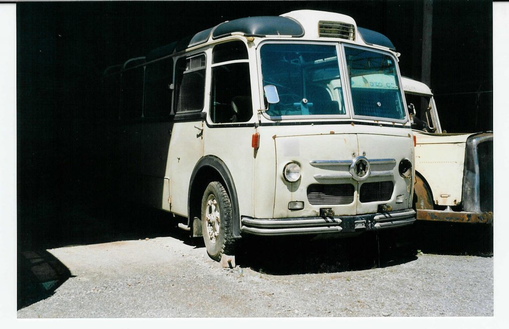 (055'035) - Oldie-Tours Z�risee, Wollerau - Nr. 5 - Saurer/Saurer (ex M+79'542; ex P 24'126) am 27. Juli 2002 in N�fels