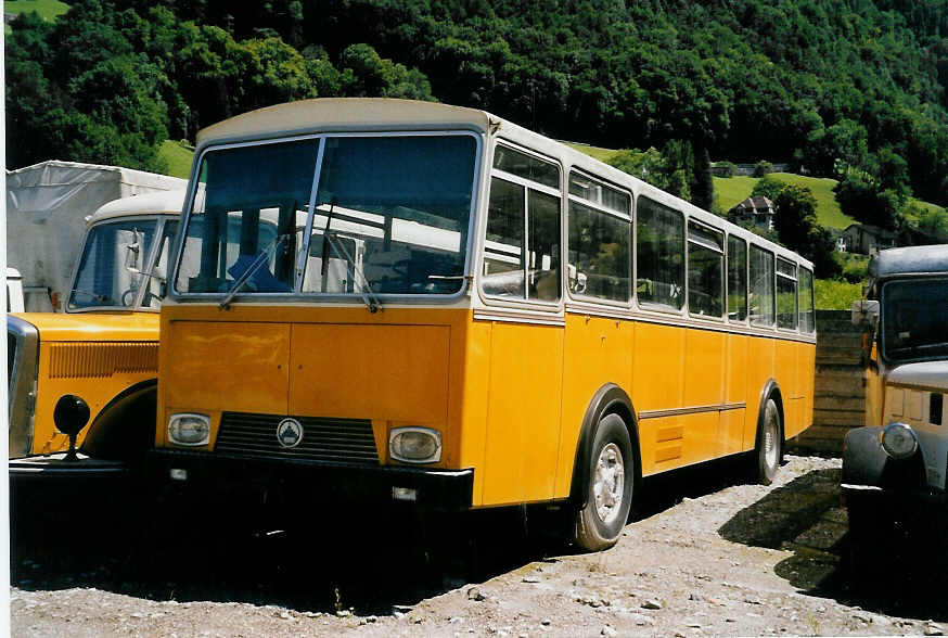 (055'036) - Oldie-Tours Z�risee - Nr. 16 - Saurer/R&J am 27. Juli 2002 in N�fels