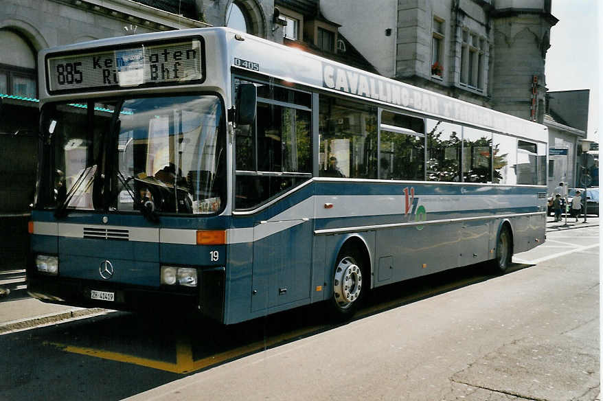 (055'117) - VZO Gr�ningen - Nr. 19/ZH 41'419 - Mercedes am 27. Juli 2002 beim Bahnhof Rapperswil