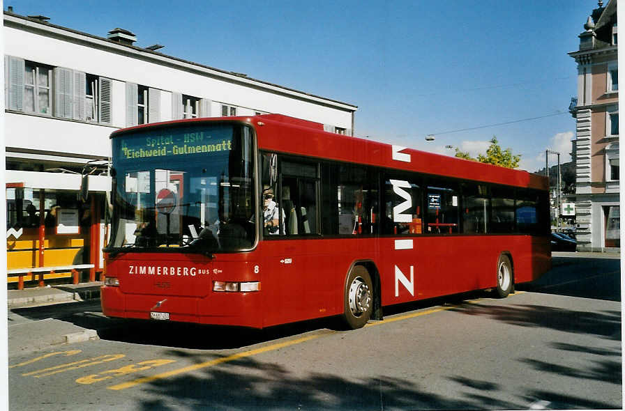 (055'123) - AHW Horgen - Nr. 8/ZH 687'450 - Volvo/Hess am 27. Juli 2002 beim Bahnhof W�denswil