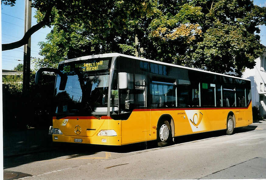 (055'128) - B�hrer, Hirzel - ZH 480'260 - Mercedes am 27. Juli 2002 beim Bahnhof Horgen