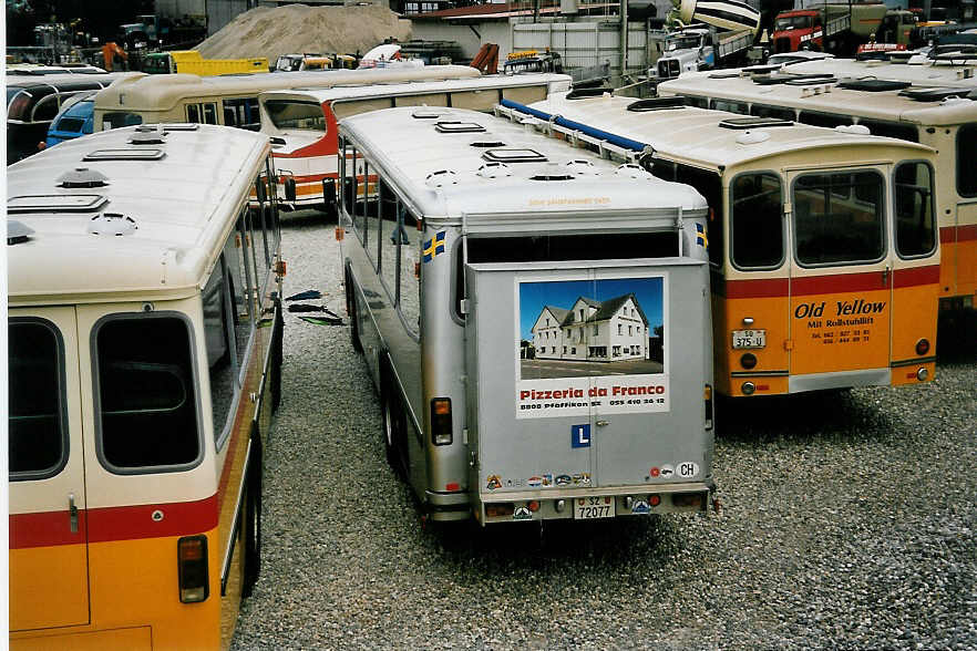 (055'808) - Steinauer, Willerzell - SZ 72'077 - Saurer/R&J (ex Albin, F�llanden; ex SBB Bern; ex Sol�r&Fontana, Ilanz; ex P 24'359) am 31. August 2002 in Niederbipp, Saurertreffen