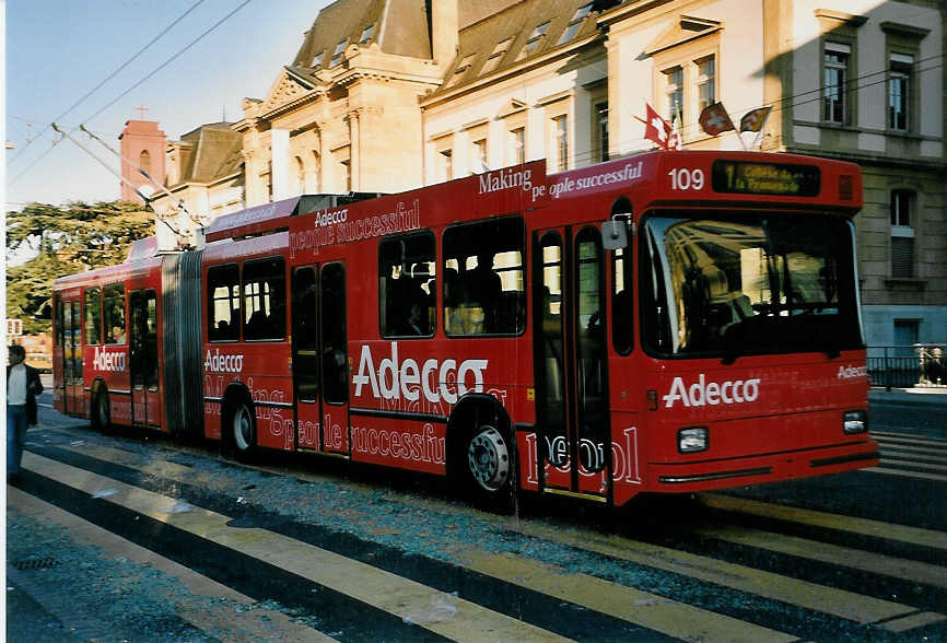 (056'226) - TN Neuch�tel - Nr. 109 - NAW/Hess Gelenktrolleybus am 29. September 2002 in Neuch�tel, Universit�