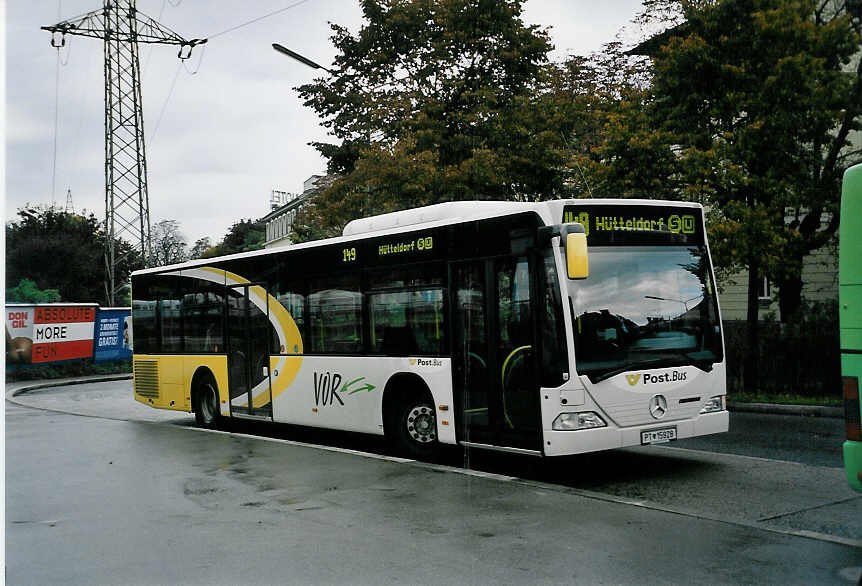 (056'521) - PostBus - PT 15'928 - Mercedes am 8. Oktober 2002 in Wien, H�tteldorf