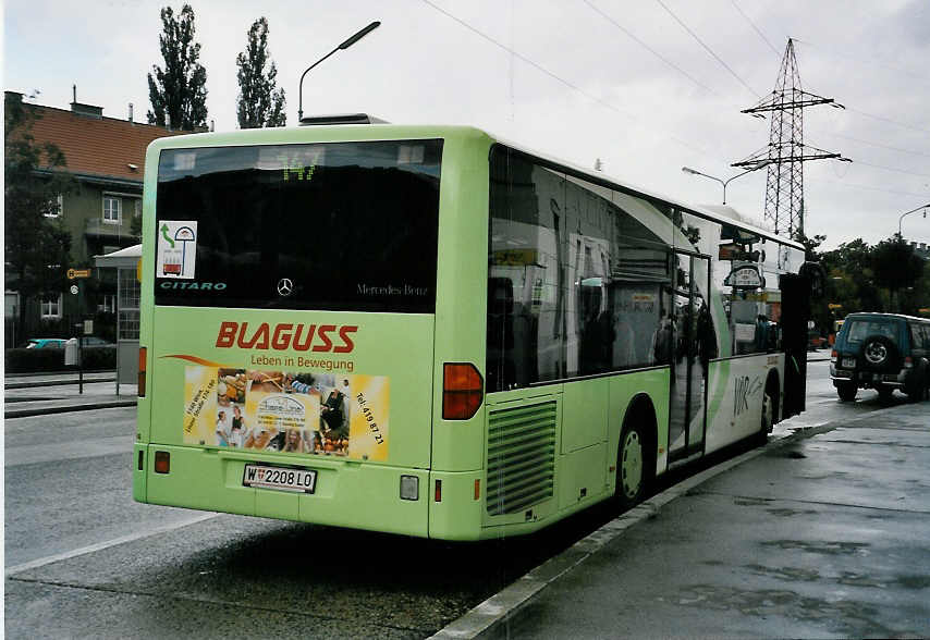 (056'533) - Blaguss, Wien - W 2208 LO - Mercedes am 8. Oktober 2002 in Wien, H�tteldorf
