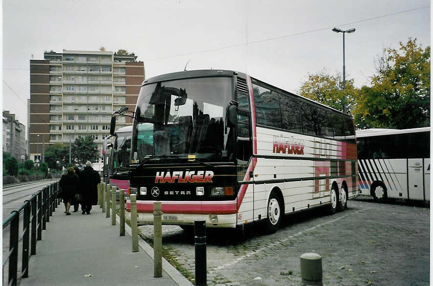 (056'830) - Aus der Schweiz: H�fliger, Sursee - Nr. 46/LU 15'141 - Setra am 10. Oktober 2002 in Wien, Schwedenplatz
