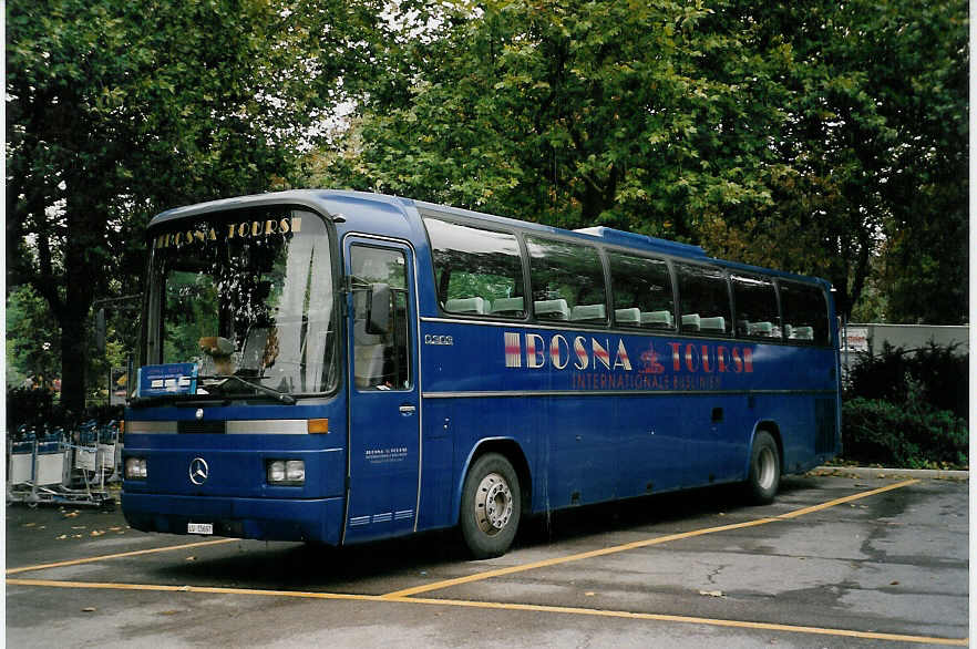 (056'903) - Bosna Tours, Luzern - LU 15'697 - Mercedes am 11. Oktober 2002 in Z�rich, Sihlquai