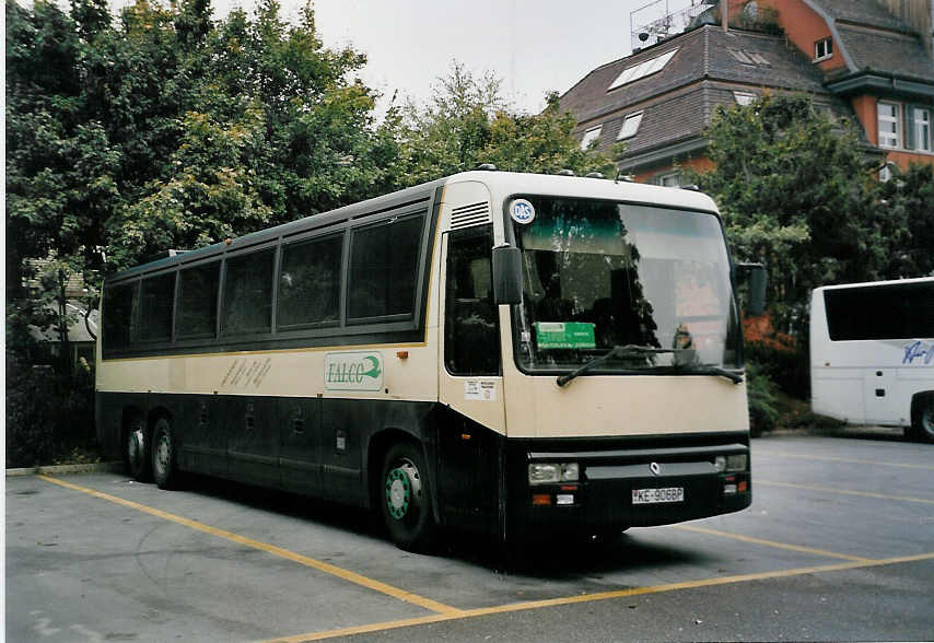 (056'907) - Aus der Slowakei: Falco, Kosice - KE-906BP - Renault am 11. Oktober 2002 in Z�rich, Sihlquai