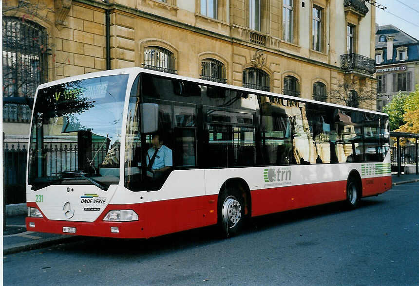 (057'021) - VR La Chaux-de-Fonds - Nr. 231/NE 28'231 - Mercedes am 20. Oktober 2002 in Neuch�tel, Place Pury