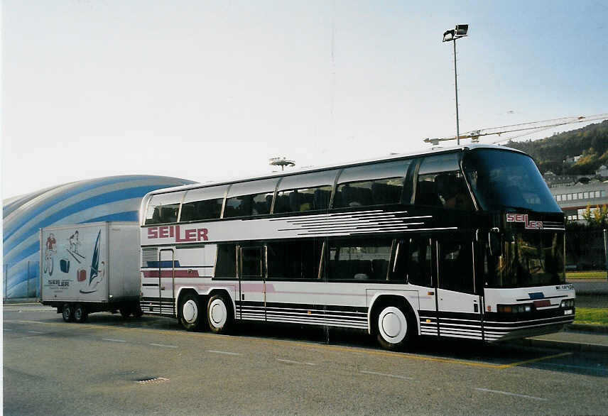 (057'036) - Seiler, Frauenfeld - Nr. 4/TG 6989 - Neoplan am 20. Oktober 2002 in Neuch�tel, Expo.02
