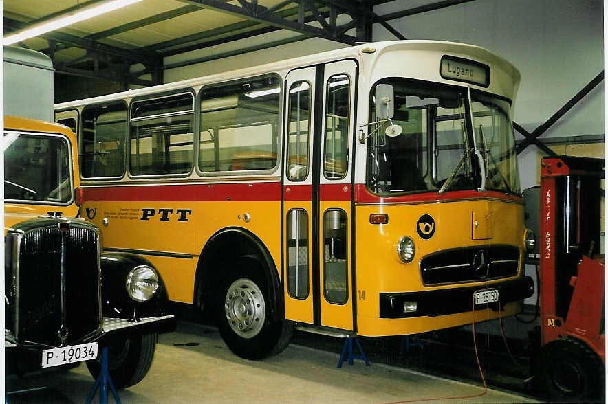(057'115) - PTT-Regie - P 25'750 - Mercedes/R&J am 26. Oktober 2002 in Schwarzenburg, Aussenlager Museum f�r Kommunikation (Teilaufnahme)