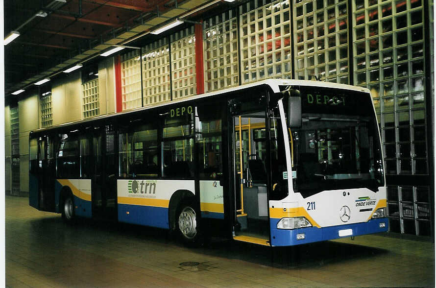 (057'424) - TC La Chaux-de-Fonds - Nr. 211/NE 19'211 - Mercedes am 30. November 2002 in La Chaux-de-Fonds, D�p�t