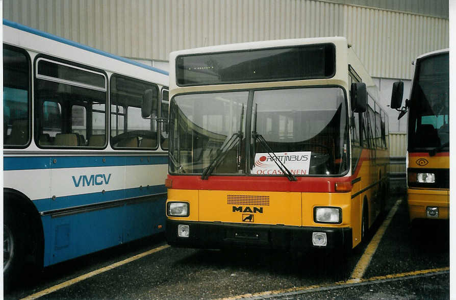 (057'915) - Erne, Full - MAN/G�ppel am 27. Dezember 2002 in Biel, Rattinbus