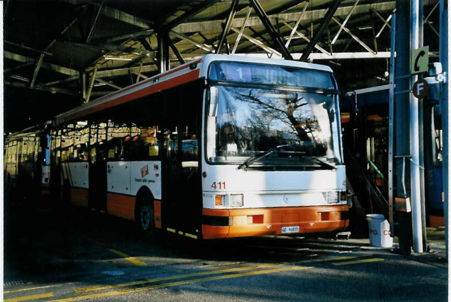 (058'217) - TPG Gen�ve - Nr. 411/GE 96'815 - Renault am 1. Januar 2003 in Gen�ve, D�p�t