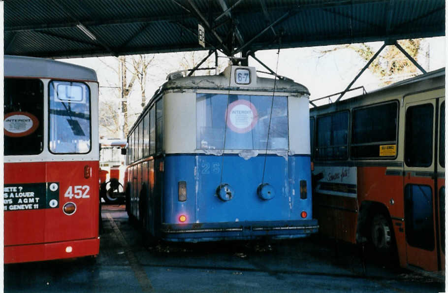 (058'228) - TC La Chaux-de-Fonds (AGMT) - Nr. 26 - Saurer/Haag Trolleybus (ex TPG Gen�ve Nr. 801 + 1) am 1. Januar 2003 in Gen�ve, D�p�t TPG