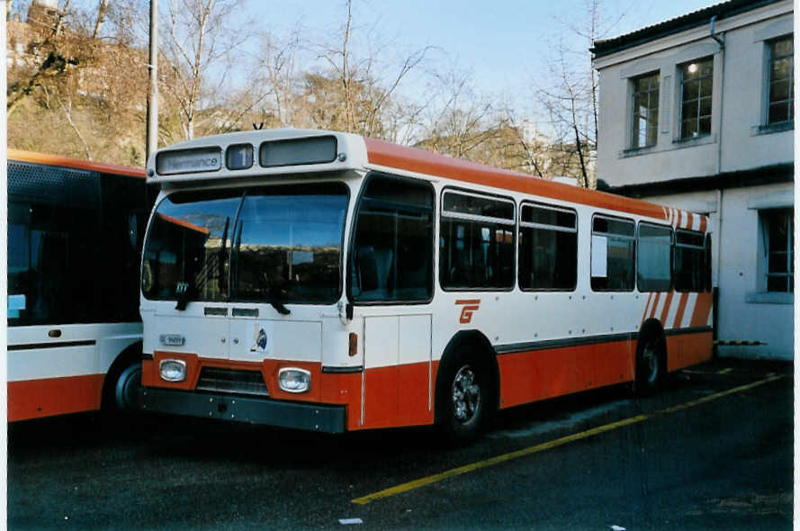 (058'303) - Shuttle, Gen�ve - GE 96'899 - FBW/Hess-Lauber (ex TPG Gen�ve Nr. 545 + 255) am 1. Januar 2003 in Gen�ve, D�p�t TPG