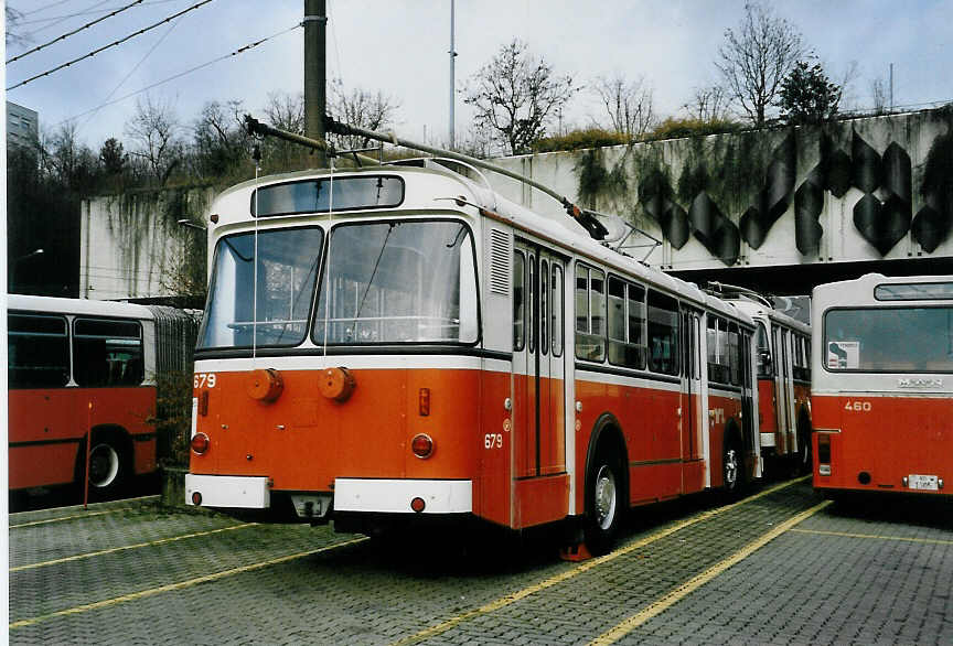 (058'330) - TL Lausanne - Nr. 679 - FBW/Eggli Trolleybus am 1. Januar 2003 in Lausanne, D�p�t Borde