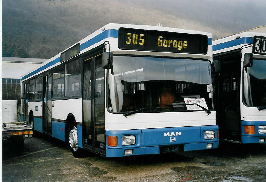 (058'526) - H�rzeler, Dietikon - Nr. 11 - MAN am 18. Januar 2003 in Biel, Rattinbus