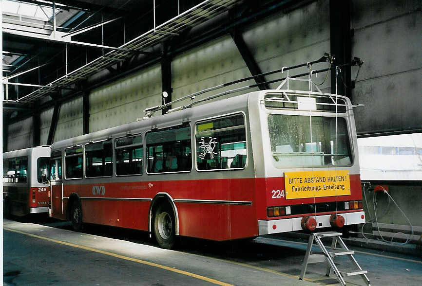 (058'935) - WV Winterthur - Nr. 224 - Volvo/T�scher Enteiser am 20. Februar 2003 in Winterthur, Depot Gr�zefeld