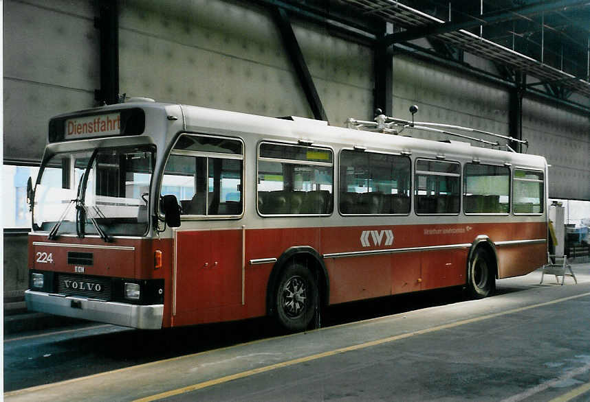 (059'001) - WV Winterthur - Nr. 224 - Volvo/T�scher Enteiser am 20. Februar 2003 in Winterthur, Depot Gr�zefeld