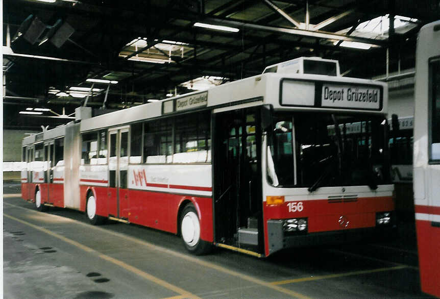 (059'005) - WV Winterthur - Nr. 156 - Mercedes Gelenktrolleybus am 20. Februar 2003 in Winterthur, Depot Gr�zefeld