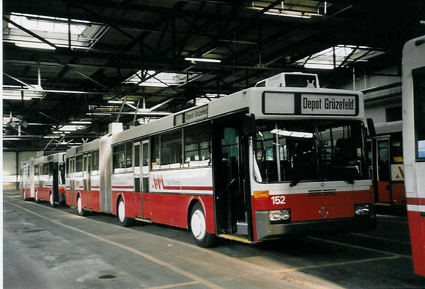 (059'007) - WV Winterthur - Nr. 152 - Mercedes Gelenktrolleybus am 20. Februar 2003 in Winterthur, Depot Gr�zefeld