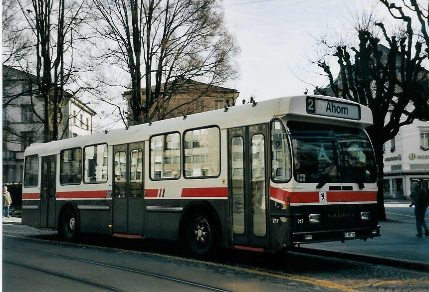 (059'325) - VBSG St. Gallen - Nr. 217/SG 141'217 - Saurer/Hess am 29. M�rz 2003 beim Bahnhof St. Gallen