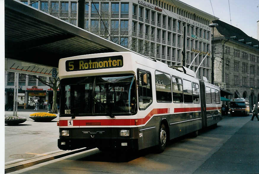 (059'411) - VBSG St. Gallen - Nr. 154 - NAW/Hess Gelenktrolleybus am 29. M�rz 2003 beim Bahnhof St. Gallen
