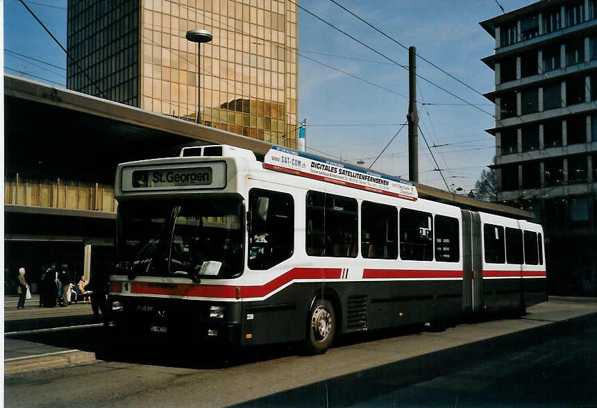 (059'422) - VBSG St. Gallen - Nr. 239/SG 198'239 - NAW/Hess am 29. M�rz 2003 beim Bahnhof St. Gallen