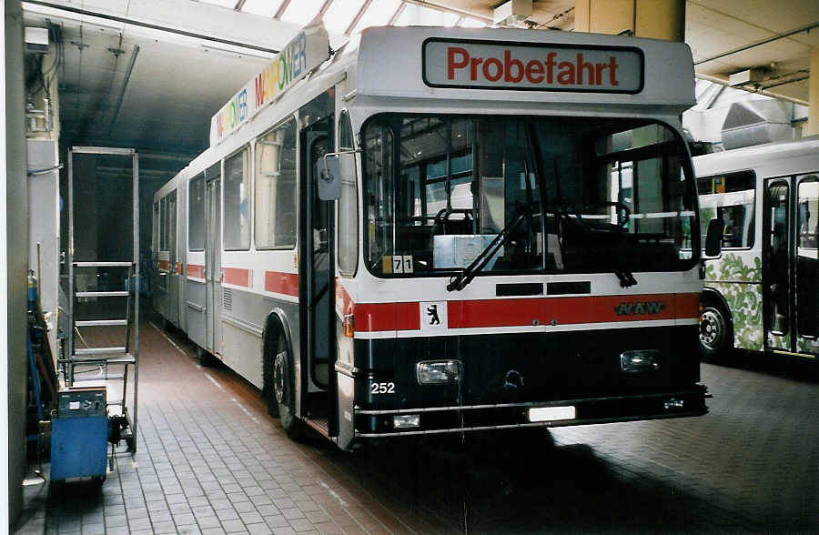 (059'511) - VBSG St. Gallen - Nr. 252/SG 198'252 - NAW/Hess am 29. M�rz 2003 in St. Gallen, Depot