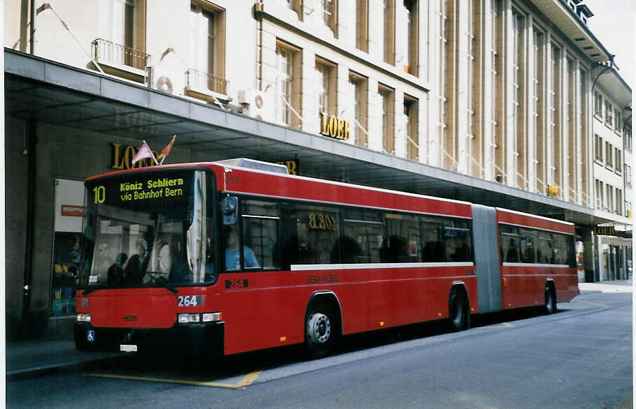 (059'526) - Bernmobil, Bern - Nr. 264/BE 572'264 - Volvo/Hess am 30. M�rz 2003 beim Bahnhof Bern