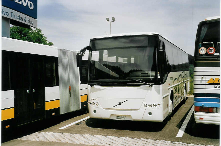 (060'619) - Volvo, M�nchenbuchsee - BE 322'617 - Volvo am 13. Juni 2003 in M�nchenbuchsee, Volvo