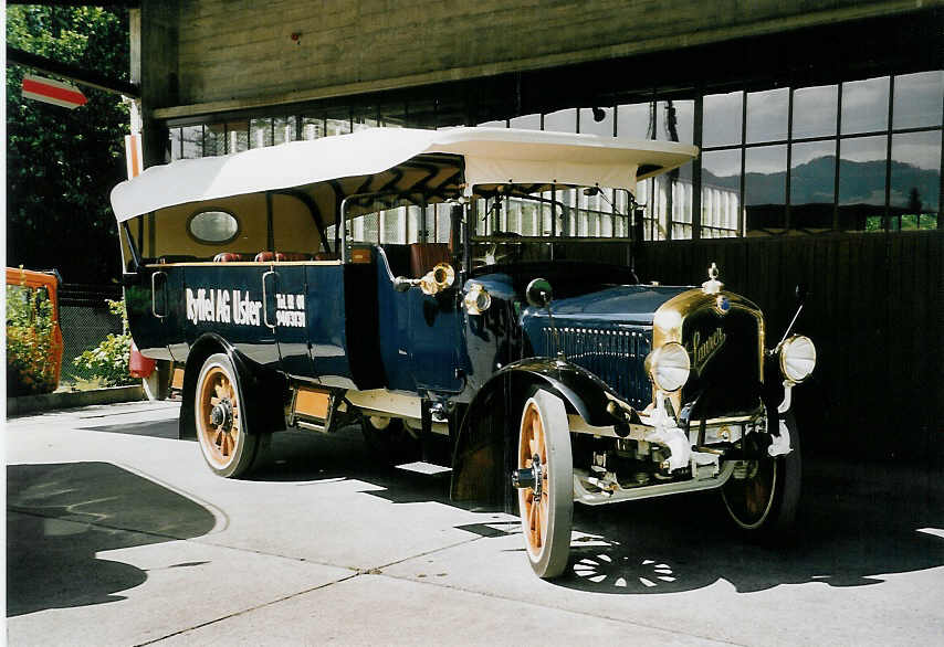 (060'804) - Ryffel, Uster - Saurer/Walde (ex Fasnachtsverein, Basel; ex Feuerwehr, Thun) am 21. Juni 2003 in Hinwil, AMP