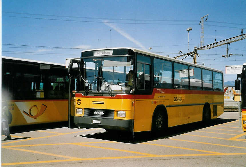 (061'031) - Schuler, Feusisberg - SZ 1787 - NAW/Hess am 21. Juni 2003 beim Bahnhof Pf�ffikon