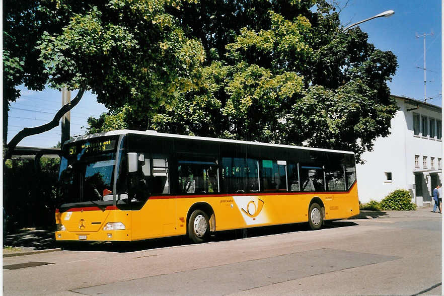 (061'033) - B�hrer, Hizel - ZH 480'260 - Mercedes am 21. Juni 2003 beim Bahnhof Horgen