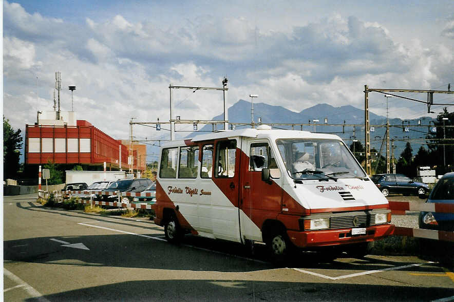 (061'205) - V�gtli F., Seewen - SO 105'996 - Renault am 26. Juni 2003 in Thun, CarTerminal