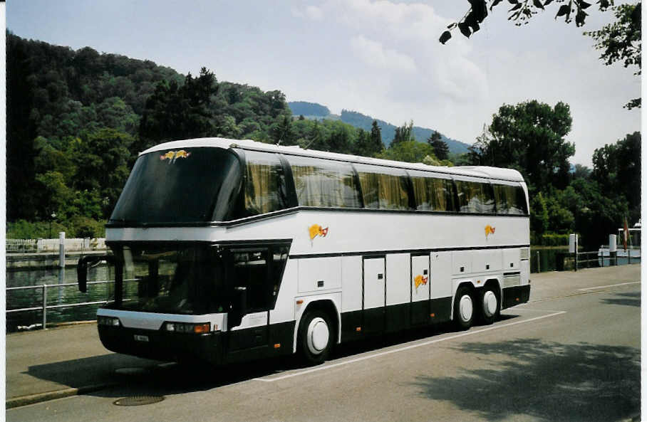 (061'536) - Dupraz, Gen�ve - Nr. 74/GE 96'067 - Neoplan am 15. Juli 2003 bei der Schiffl�ndte Thun
