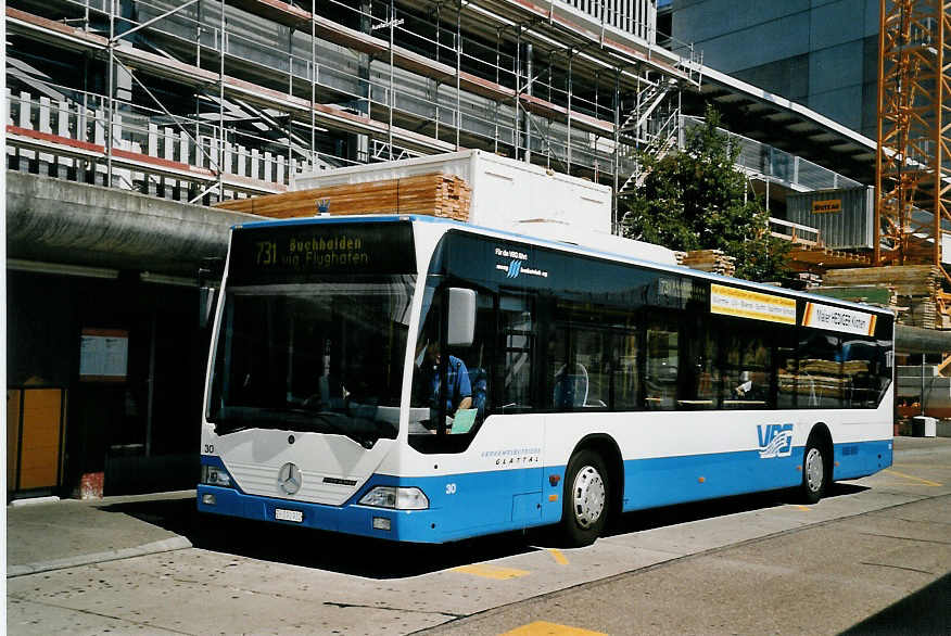 (061'701) - Maag, Kloten - Nr. 30/ZH 590'930 - Mercedes am 19. Juli 2003 in Z�rich, Flughafen