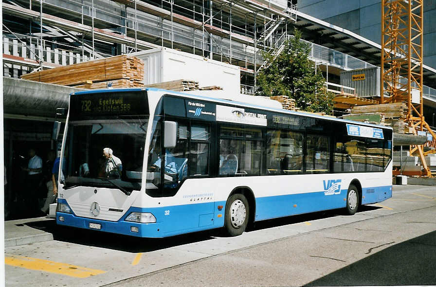 (061'703) - Maag, Kloten - Nr. 32/ZH 590'932 - Mercedes am 19. Juli 2003 in Z�rich, Flughafen