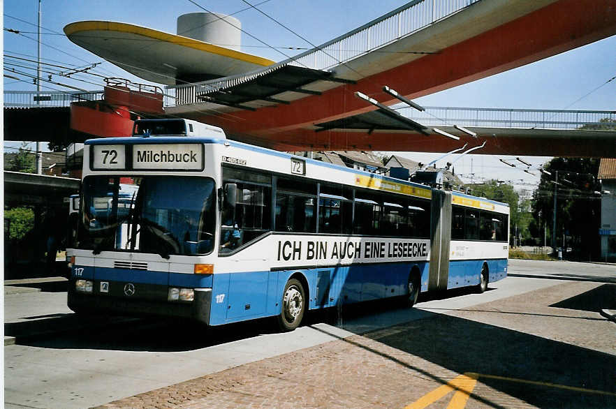 (061'733) - VBZ Z�rich - Nr. 117 - Mercedes Gelenktrolleybus am 19. Juli 2003 in Z�rich, Bucheggplatz