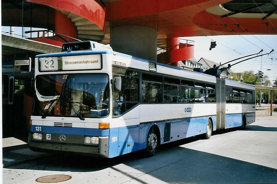 (061'807) - VBZ Z�rich - Nr. 131 - Mercedes Gelenktrolleybus am 19. Juli 2003 in Z�rich, Bucheggplatz